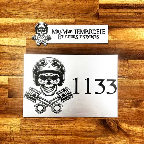 Plaque Numéro de Maison – Modèle Tête de Mort