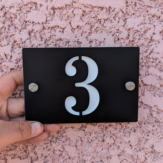 Plaque Numéro de Maison Premium S1 Mini – Blanc sur Fond Noir