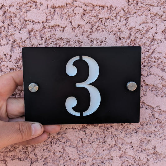 Plaque Numéro de Maison Premium S1 Mini – Noir sur Fond Or