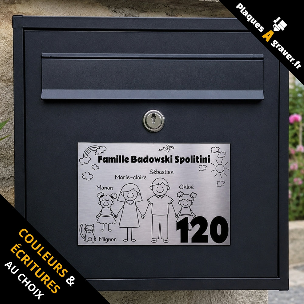 Plaque famille personnalisée gravée finition acier sur une boîte aux lettres noire